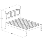 Letto Queen con pannelli rialzati e montanti torniti in legno massello al 100%.