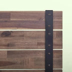Struttura letto a piattaforma bassa industriale in legno stile rustico a grandezza naturale